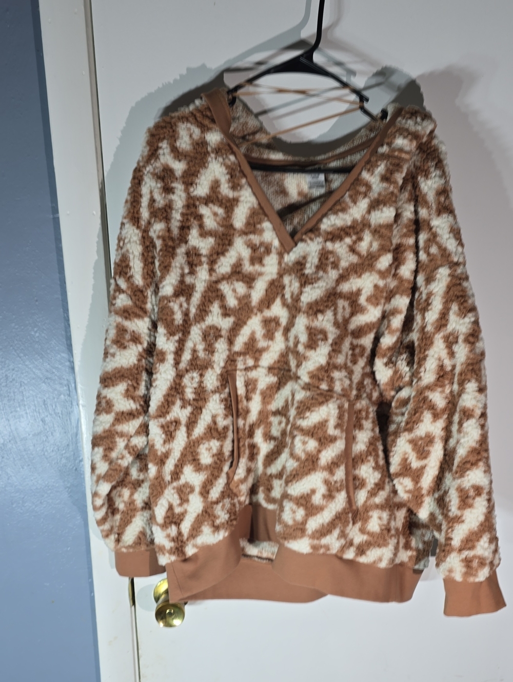 PINK Victoria's Secret Brown and Cream Sherpa V-Neck Pullover
